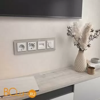 Рамка из стекла на 4 поста Elite дымчатый Werkel W0042417 - Фото 0