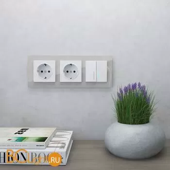 Рамка на 3 поста (дымчатый,стекло) Werkel Favorit W0031117 - Фото 1